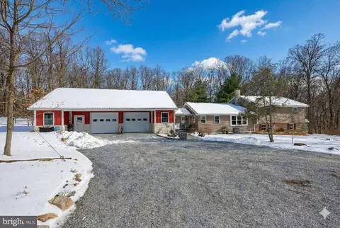 60 Peach Ln, Ronks, PA 17572