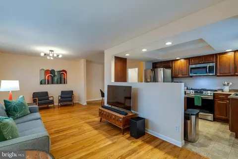 Living - 534 W Marion St, Lititz, PA 17543 photo 1 of 2