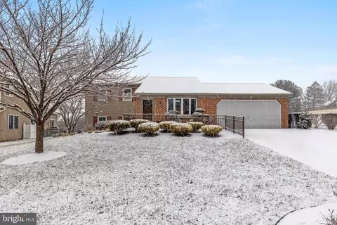 71 S Avenue Ave W, Landisville, PA 17538