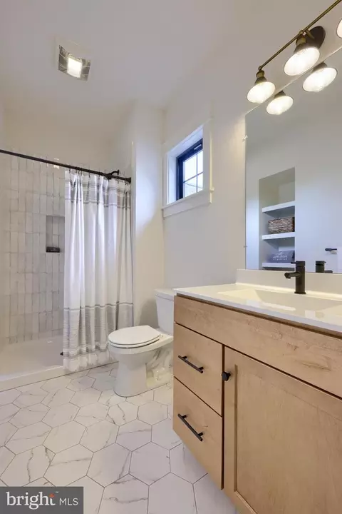 Bath - 3 Balsam Ln, Lititz, PA 17543 photo 5 of 10