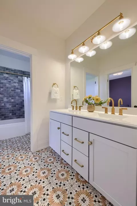 Bath - 3 Balsam Ln, Lititz, PA 17543 photo 3 of 10