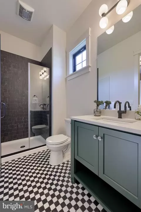 Bath - 3 Balsam Ln, Lititz, PA 17543 photo 2 of 10