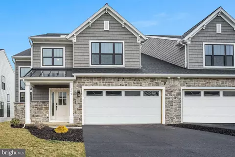 109 Village Dr, Millersville, PA 17551