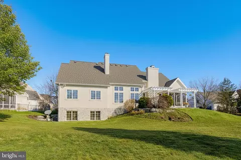 692 Goose Neck Dr, Lititz, PA 17543 photo 2