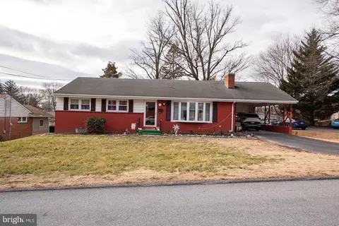 408 Fairway Dr, Lancaster, PA 17603