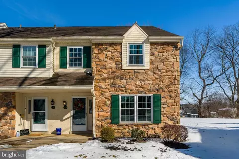 113 Oak Knoll Cir, Millersville, PA 17551