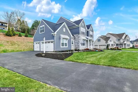 Exterior - 1033 Lititz Bend Dr, Lititz, PA 17543 photo 2 of 4