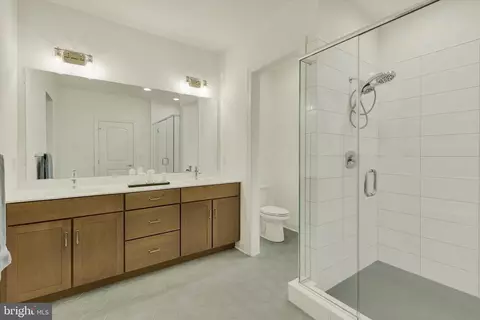 Bath - 1033 Lititz Bend Dr, Lititz, PA 17543 photo 3 of 5
