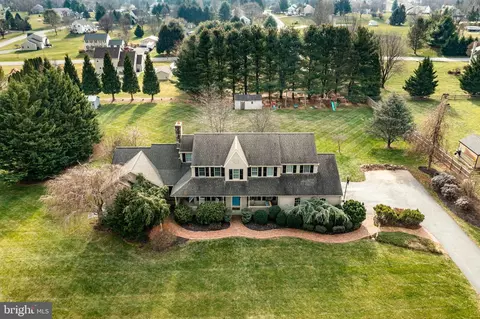 683 Cloverfield Dr, Narvon, PA 17555