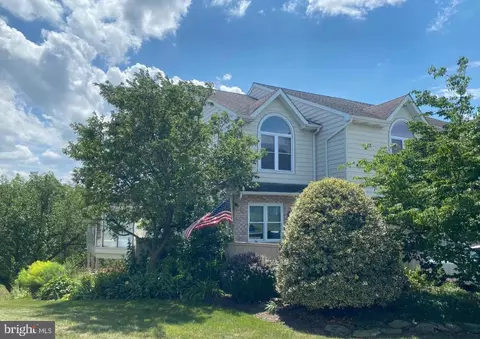 123 Pinnacle Point Dr, Lancaster, PA 17601