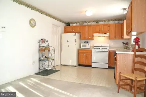 Kitchen - 11 Duffield Dr, Lititz, PA 17543 photo 3 of 3