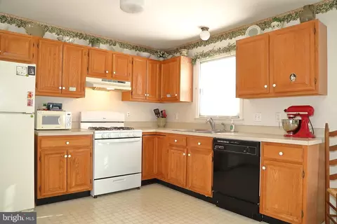 Kitchen - 11 Duffield Dr, Lititz, PA 17543 photo 1 of 3