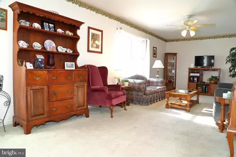 Living - 11 Duffield Dr, Lititz, PA 17543 photo 2 of 3
