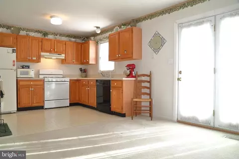 Kitchen - 11 Duffield Dr, Lititz, PA 17543 photo 2 of 3
