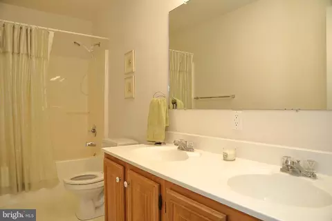 Bath - 11 Duffield Dr, Lititz, PA 17543 photo 1 of 1