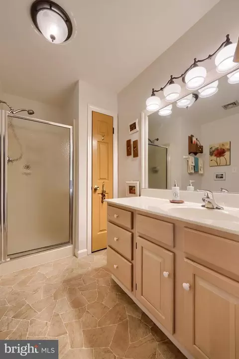 Bath - 3 Amberley Way, Lititz, PA 17543 photo 1 of 3