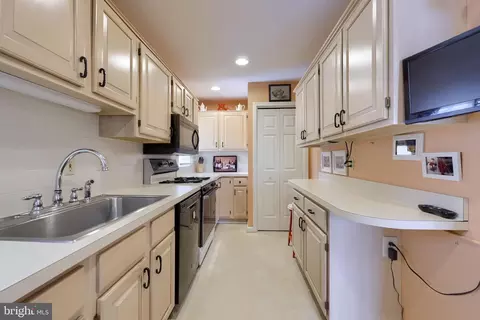 Kitchen - 3 Amberley Way, Lititz, PA 17543 photo 2 of 3