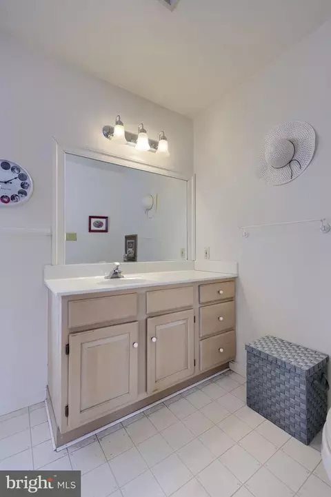 Bath - 3 Amberley Way, Lititz, PA 17543 photo 2 of 3