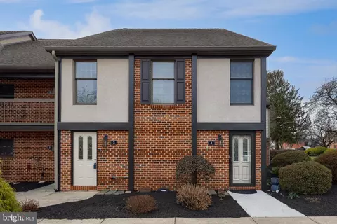 Exterior - 3 Amberley Way, Lititz, PA 17543 photo 4 of 4