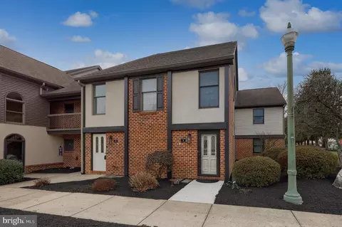 Exterior - 3 Amberley Way, Lititz, PA 17543 photo 3 of 4
