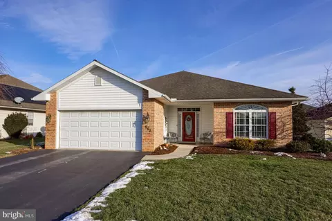 562 Blossom Trl, Mount Joy, PA 17552