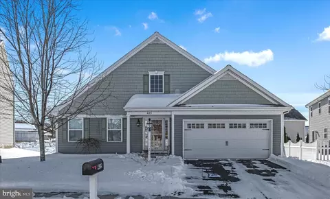 425 Joy Cir, Leola, PA 17540