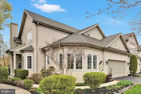 728 Woodfield Dr, Lititz, PA 17543