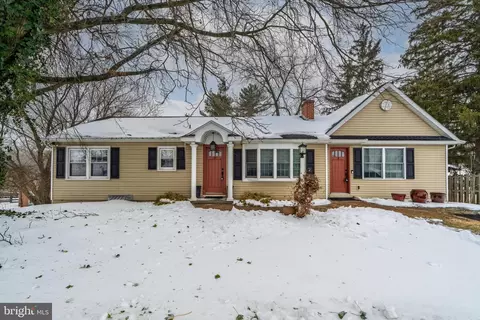 6132 W Elizabethtown Rd, Manheim, PA 17545