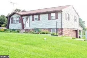 2049 Robin Dr, Manheim, PA 17545