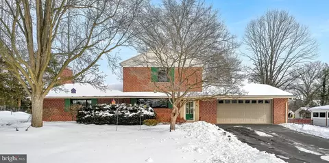 1827 Divot Ct, Lancaster, PA 17602
