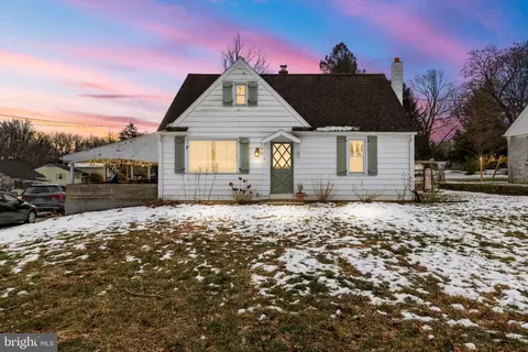 2502 Honeysuckle Ln, Lancaster, PA 17603