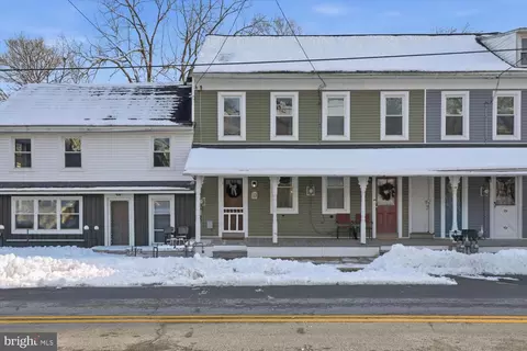 33 E Main St, Adamstown, PA 19501