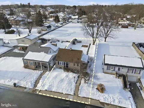 141 E Hummelstown St, Elizabethtown, PA 17022