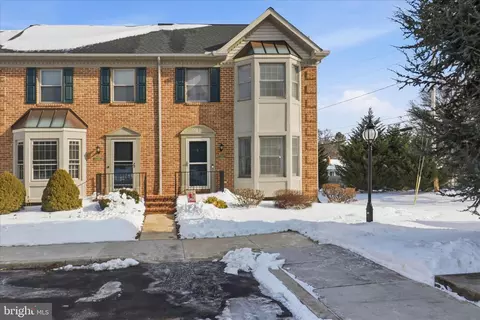 353 Cobblestone Ln, Lancaster, PA 17601