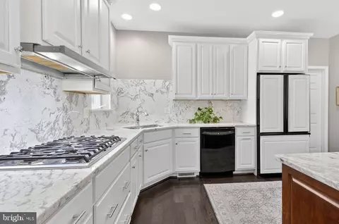 Kitchen - 649 Dorset St, Lititz, PA 17543 photo 2 of 3