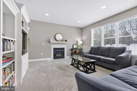 Living - 649 Dorset St, Lititz, PA 17543 photo 2 of 2