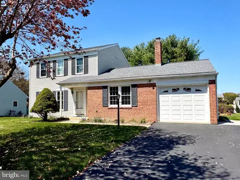 2439 Cypress Dr, Lancaster, PA 17602