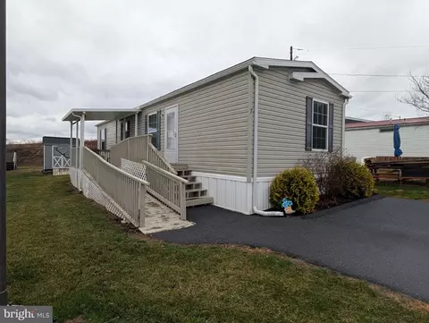 7 Vista Ln, Manheim, PA 17545