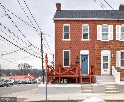 852 Blunston St, Columbia, PA 17512
