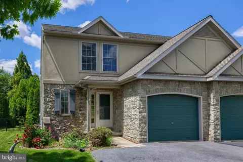 19 Eagle Dr, Ephrata, PA 17522