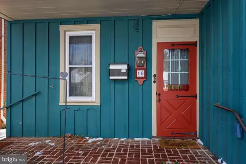 16 E Market St, Lititz, PA 17543 photo 2