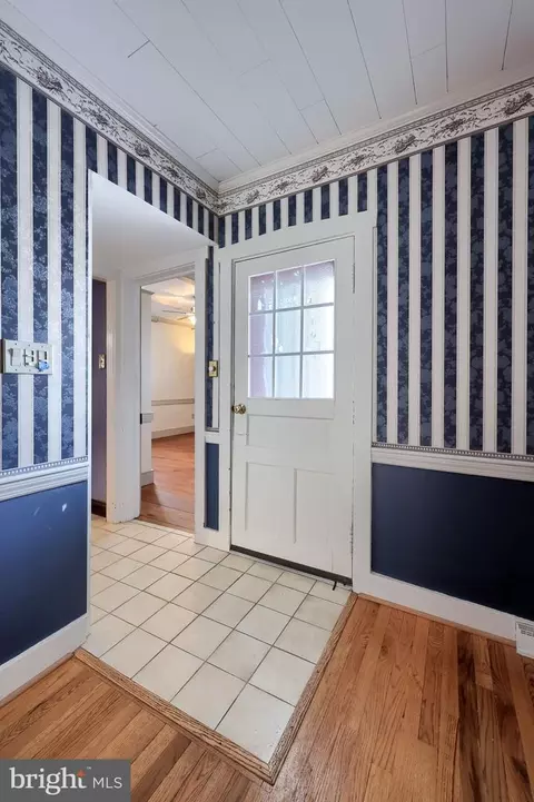 16 E Market St, Lititz, PA 17543 photo 3