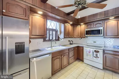 16 E Market St, Lititz, PA 17543 photo 11