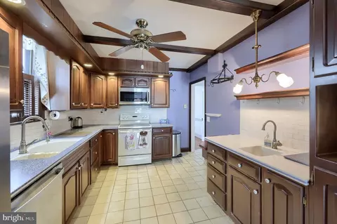 16 E Market St, Lititz, PA 17543 photo 10