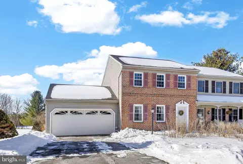 117 Laurie Ln, Lititz, PA 17543 photo 2