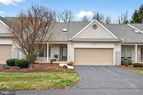105 Deer Ford Dr, Lancaster, PA 17601