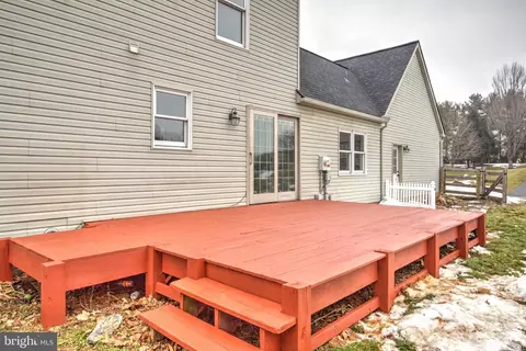 Exterior - 152 Kings Gate Dr, Lititz, PA 17543 photo 9 of 10