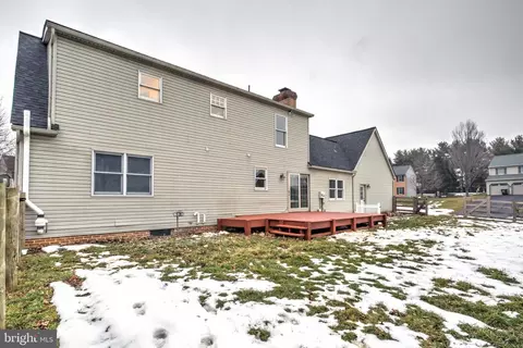 Exterior - 152 Kings Gate Dr, Lititz, PA 17543 photo 8 of 10