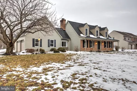 Exterior - 152 Kings Gate Dr, Lititz, PA 17543 photo 4 of 10