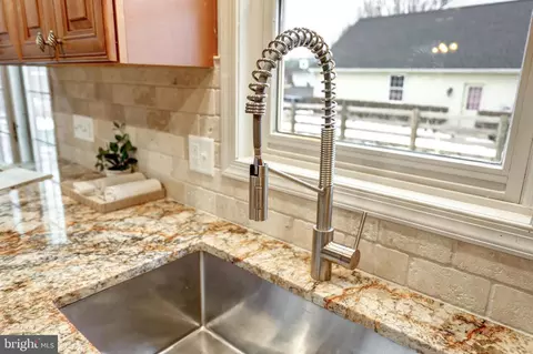Kitchen - 152 Kings Gate Dr, Lititz, PA 17543 photo 7 of 8